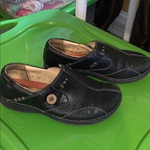 Clarks structured clogs